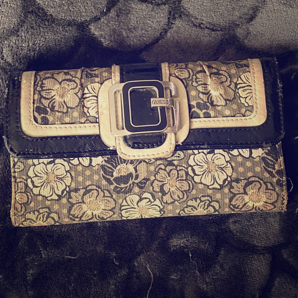 Guess wallet